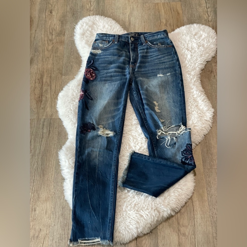Abercrombie Annie Girlfriend ripped straight ankle jeans embroidery size 24